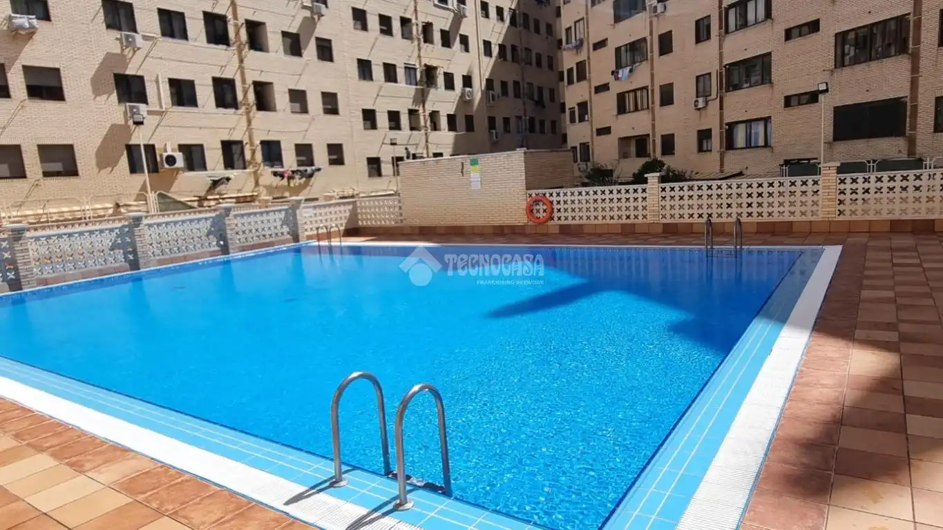 Piscina de Pis de lloguer en Zaragoza amb Aire condicionat, Calefacció i Terrassa