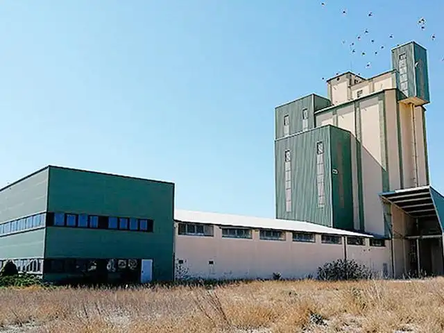 Vista exterior de Nau industrial en venda en Ulldecona