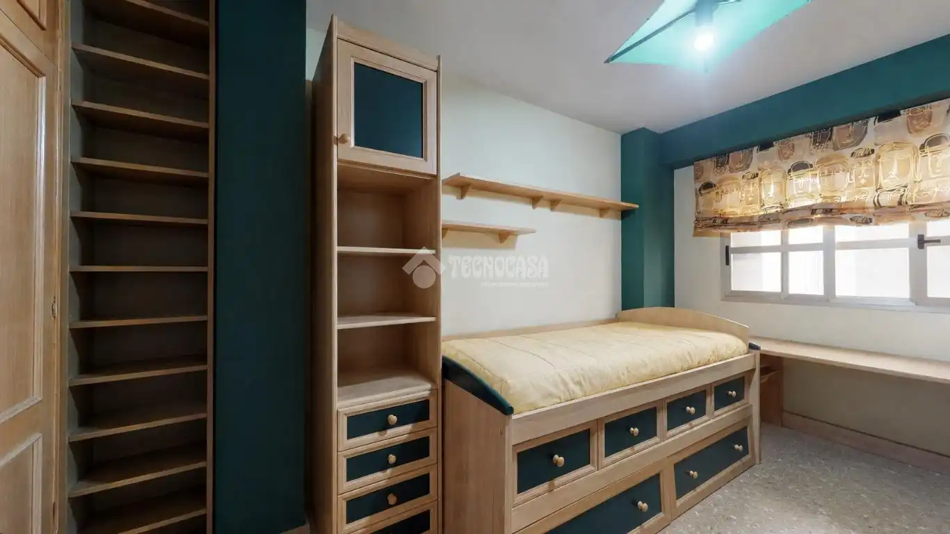 Bedroom of Flat for sale in Valencia  with Air Conditioner, Heating and Balcony
