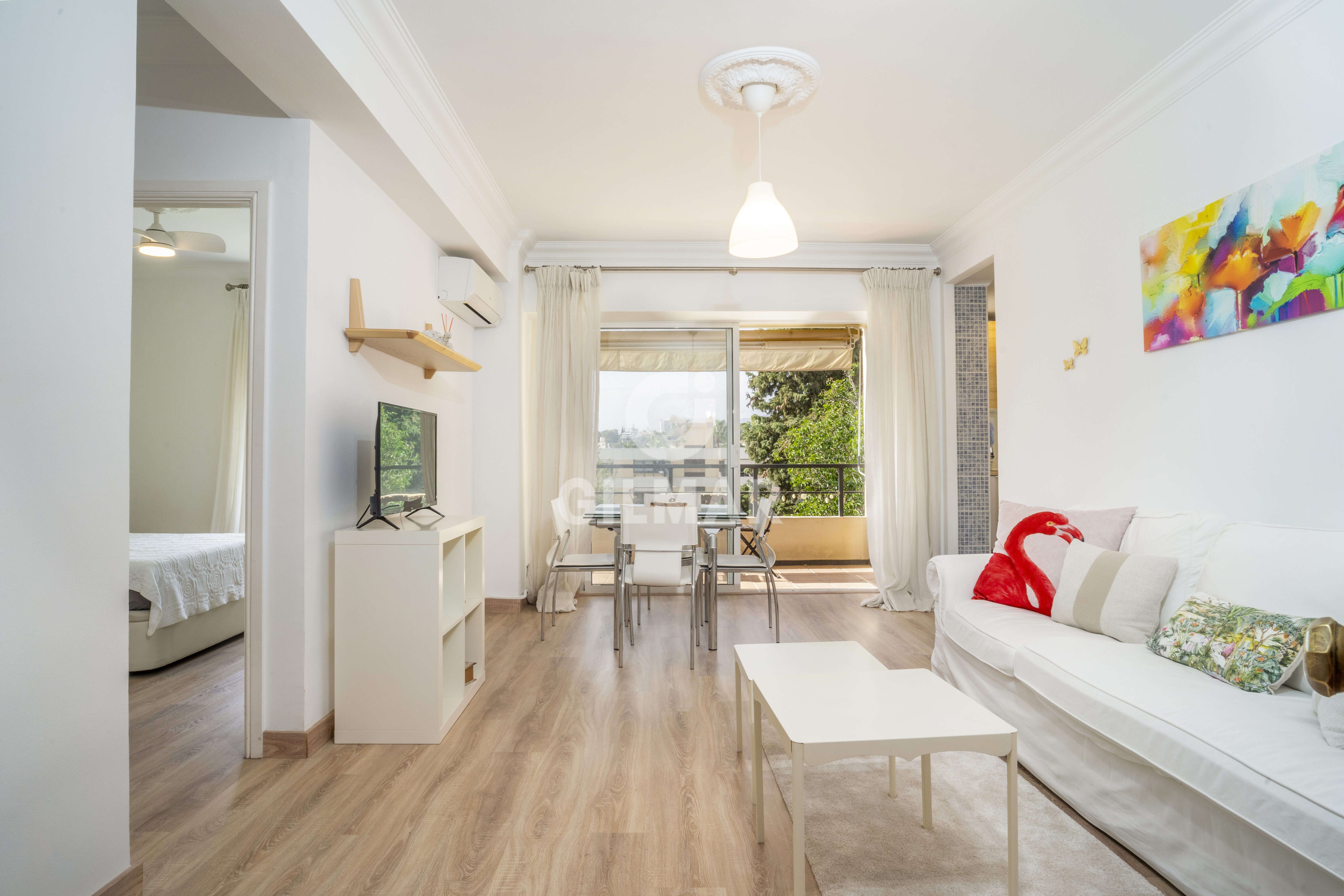 Sala d'estar de Apartament en venda en Marbella amb Calefacció, Jardí privat i Piscina