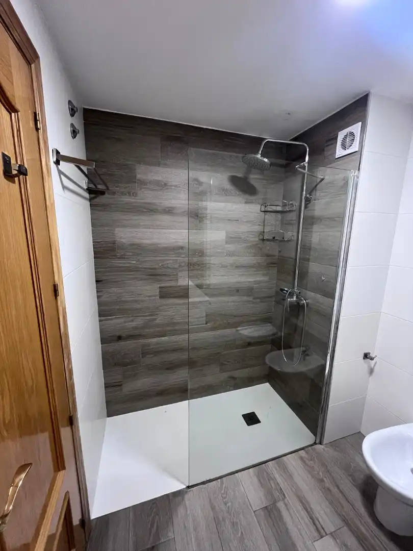 Baño de Apartamento de alquiler en Ciudad Real con Aire acondicionado, Calefacción y Amueblado