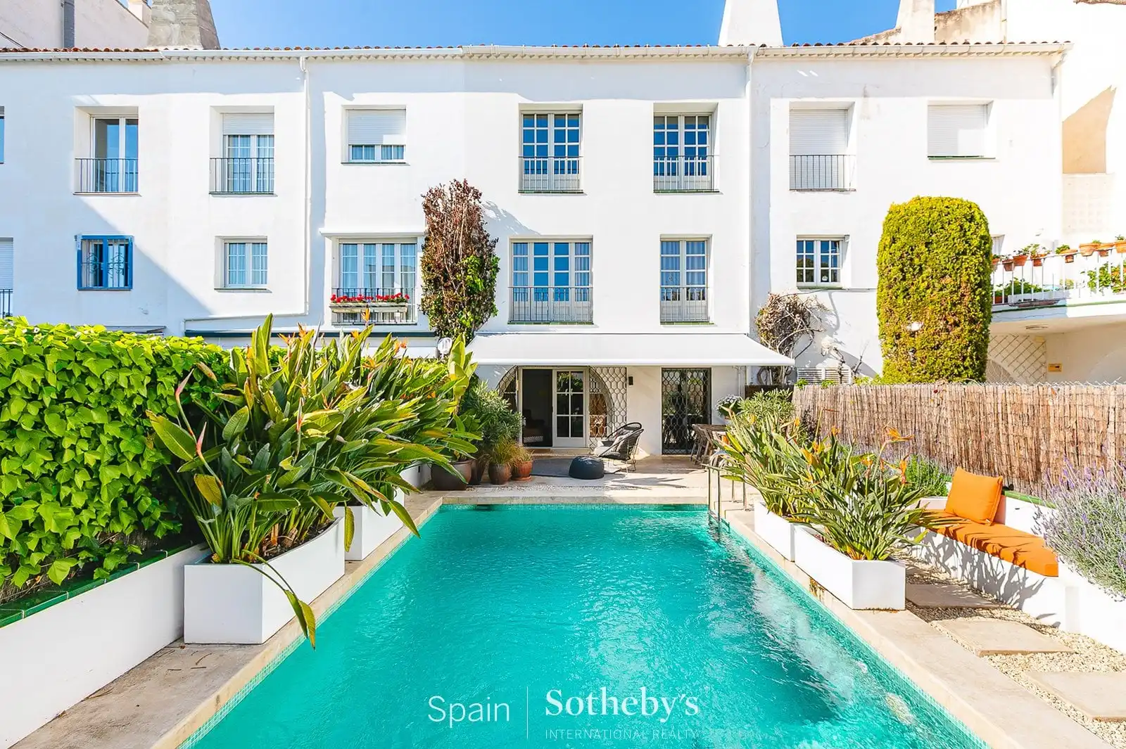 Vista exterior de Casa adosada en venta en Sitges con Aire acondicionado, Calefacción y Jardín privado