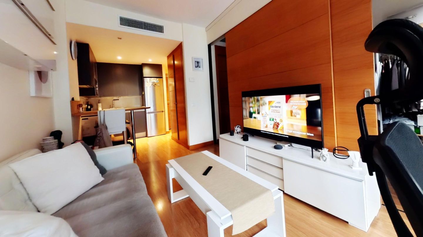 Living room of Flat for sale in  Madrid Capital  with Air Conditioner, Private garden and Storage room