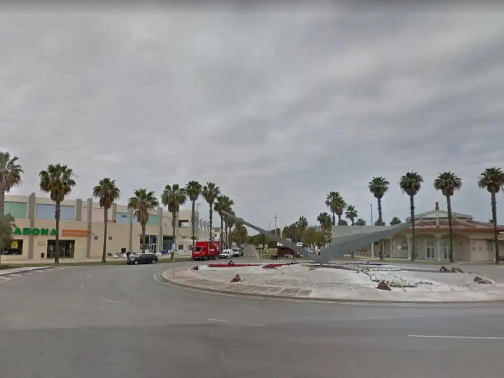 Exterior view of Garage for sale in Rota