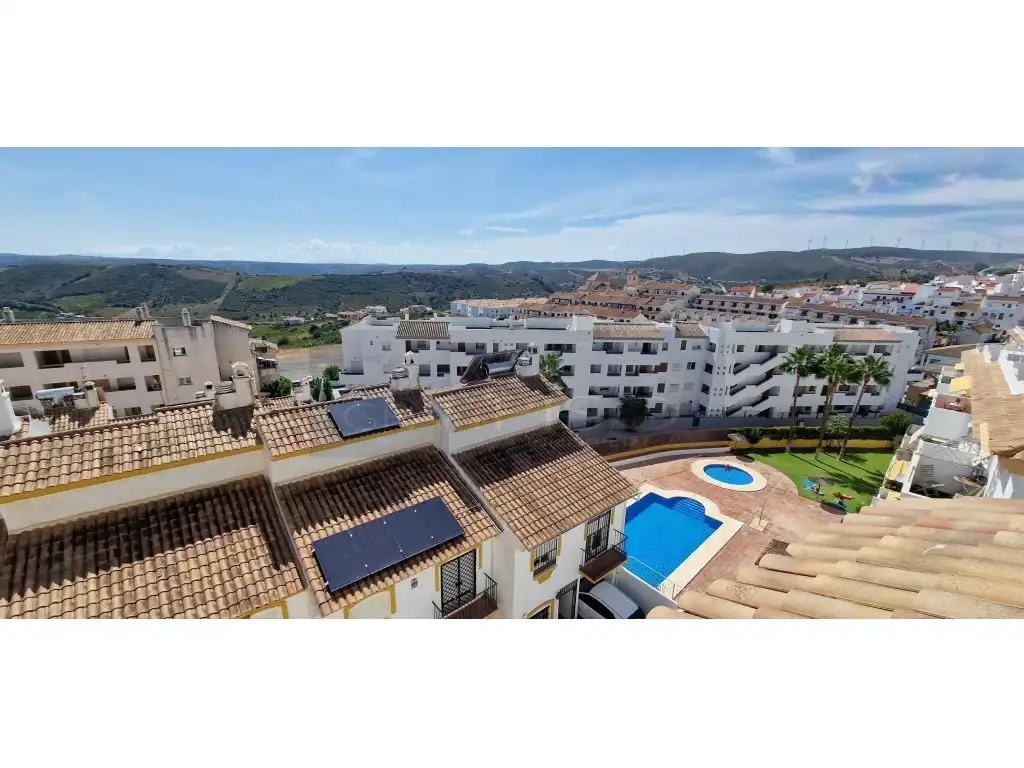 Vista exterior de Àtic en venda en Manilva amb Aire condicionat, Terrassa i Moblat