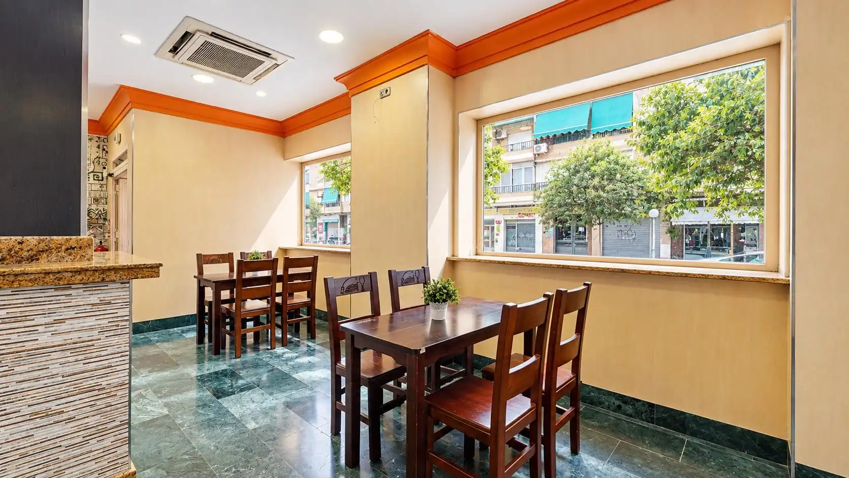 Local en venta en Granada con Aire acondicionado y Amueblado