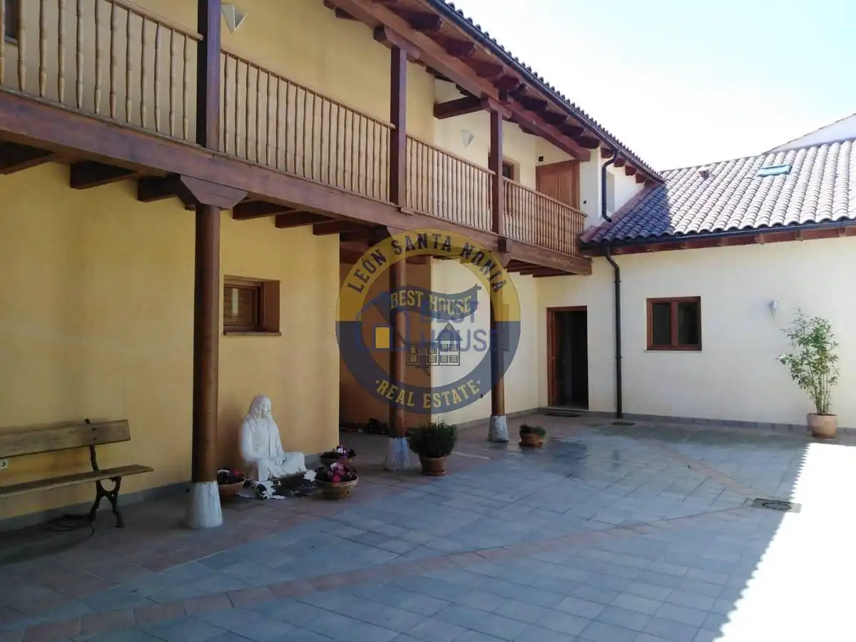 Vista exterior de Casa o chalet en venta en Villaquilambre con Calefacción, Jardín privado y Parquet