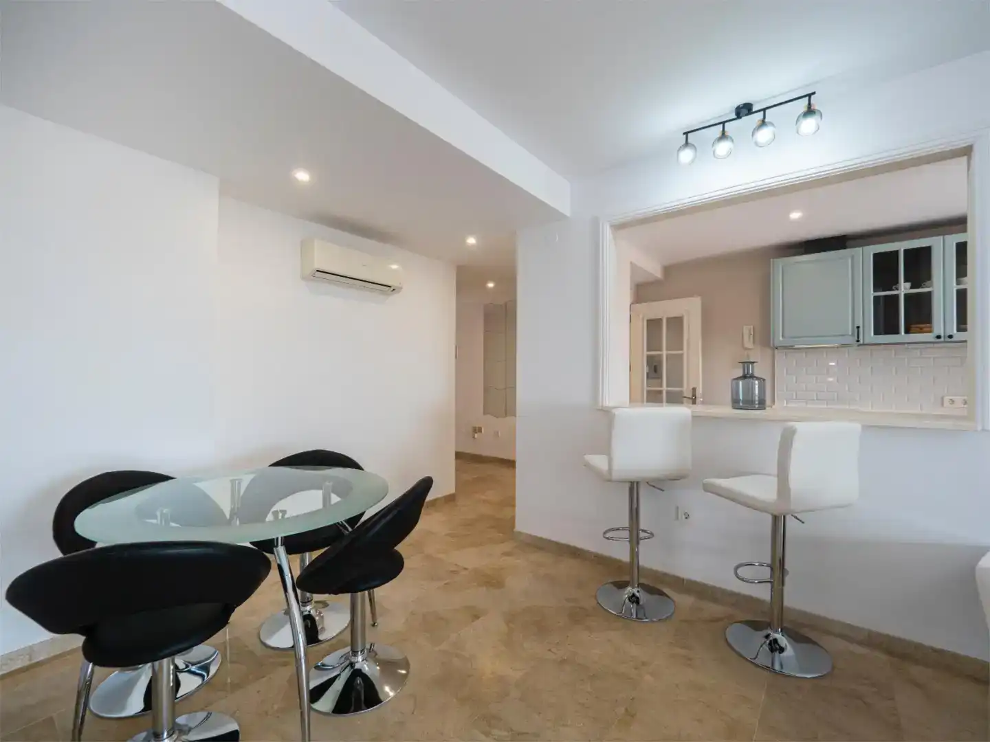 Cuina de Apartament en venda en Marbella amb Aire condicionat i Piscina