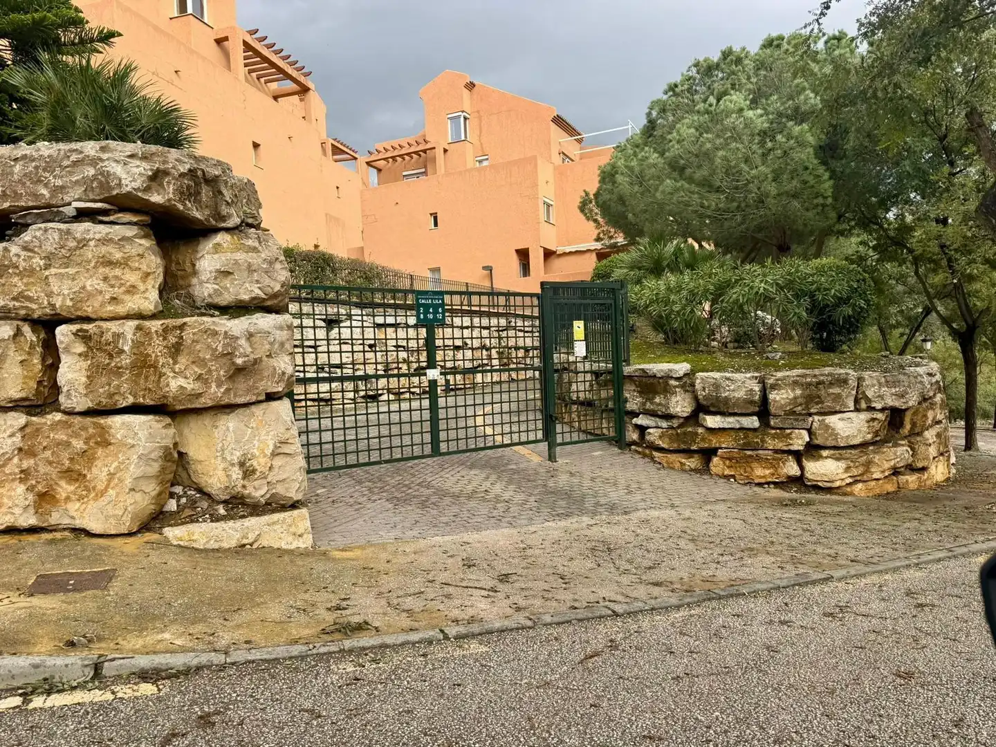 Parkplatz von Wohnungen zum Verkauf in Marbella mit Klimaanlage, Terrasse und Schwimmbad
