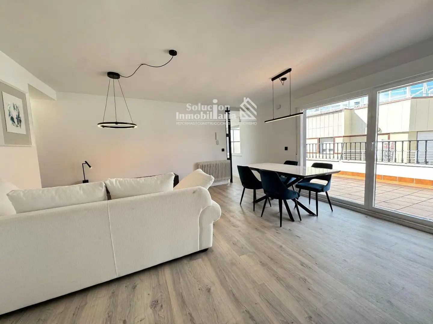 Sala de estar de Ático en venta en Salamanca con Calefacción y Terraza