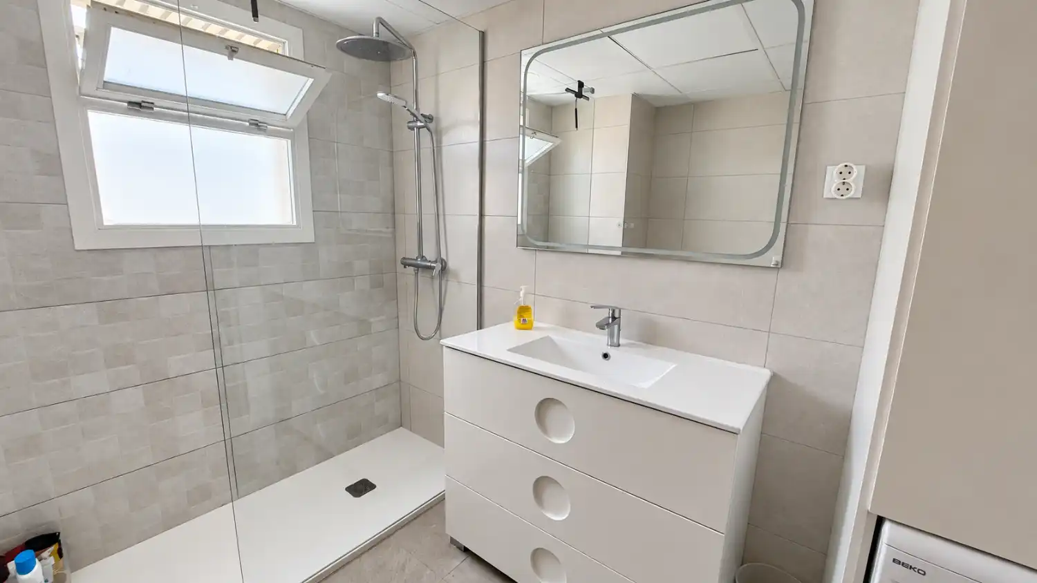 Bathroom of Apartments for sale in Fuengirola  with Air Conditioner, Terrace and Swimming Pool