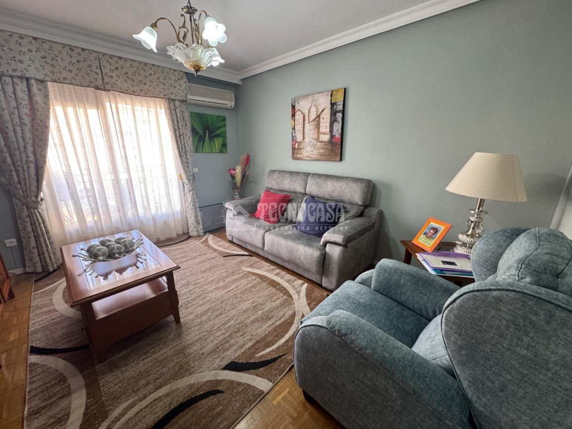 Living room of Flat for sale in Aranjuez  with Air Conditioner, Parquet flooring and Terrace