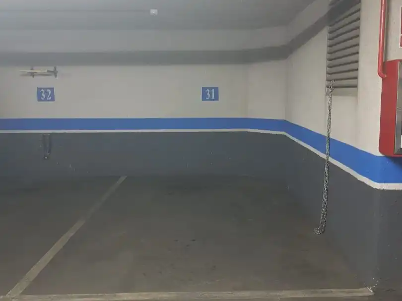 Parkplatz von Garage zur Miete in Madrid mit Alarm