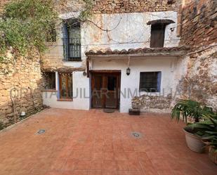 Vista exterior de Casa o xalet en venda en Alpuente amb Calefacció, Terrassa i Moblat