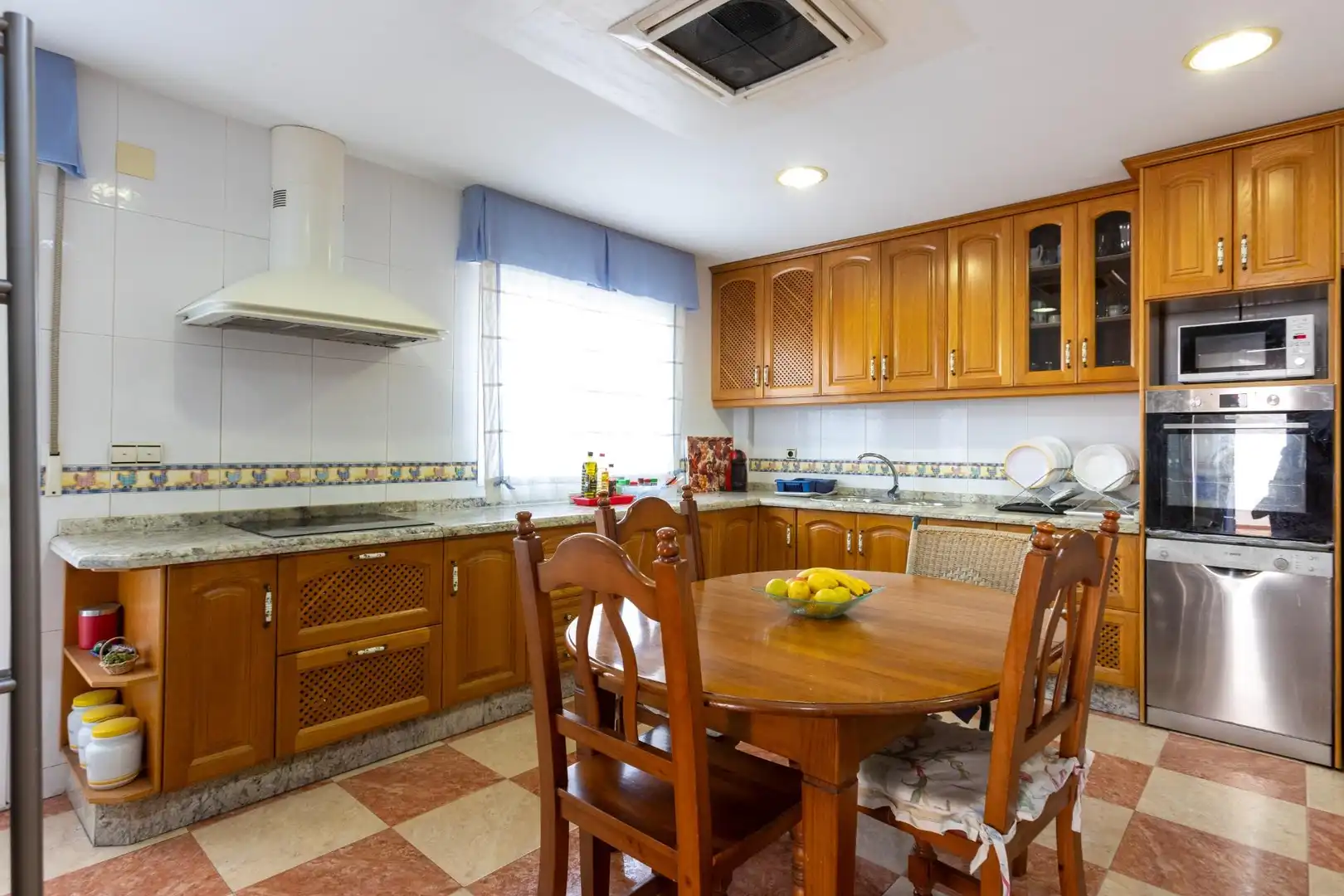 Cocina de Casa o chalet en venta en Motril con Calefacción, Jardín privado y Terraza
