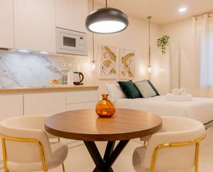 Bedroom of Study to share in  Madrid Capital  with Air Conditioner and Terrace