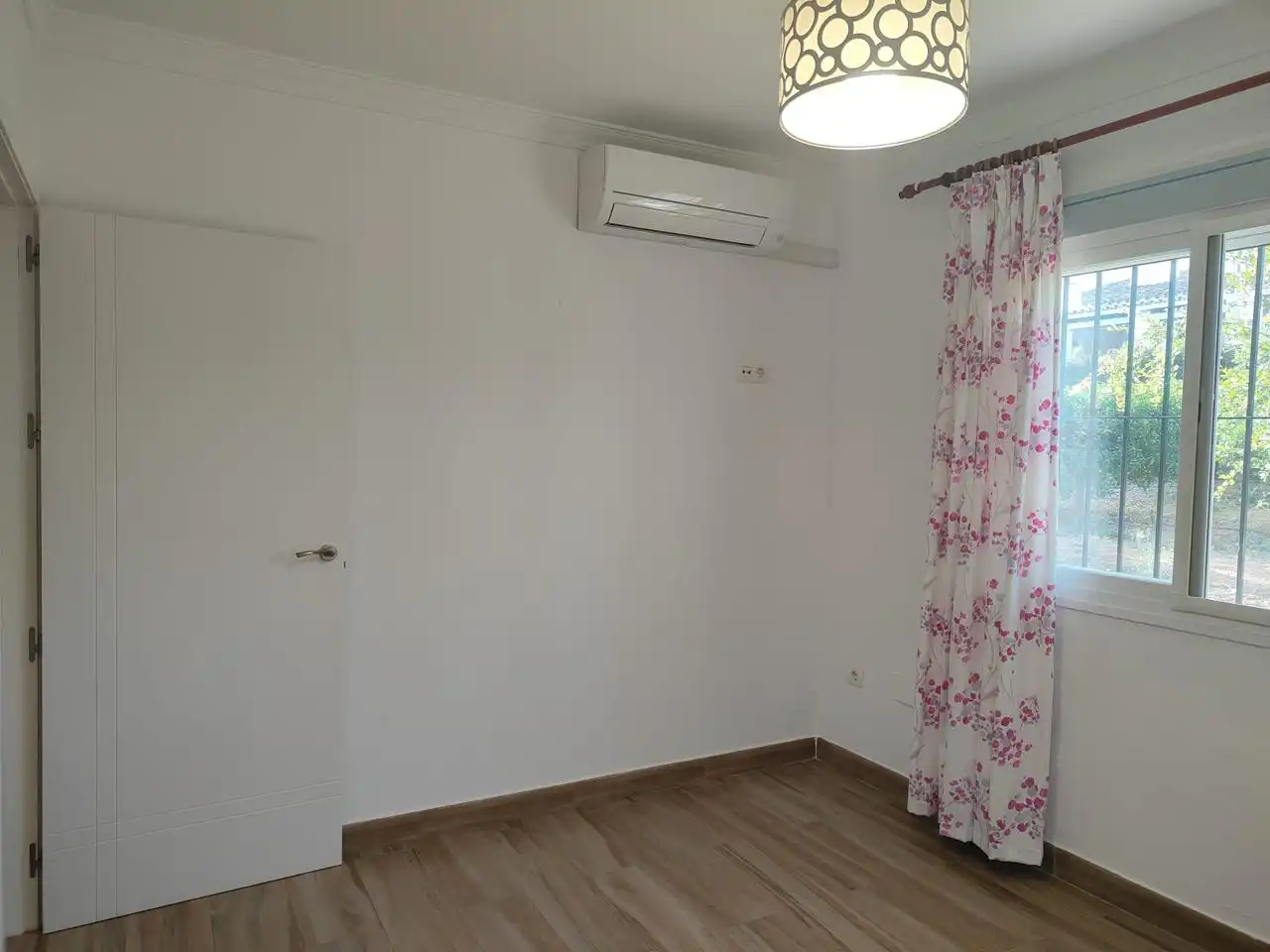 Dormitori de Casa o xalet de lloguer en Alhaurín de la Torre amb Aire condicionat, Jardí privat i Piscina