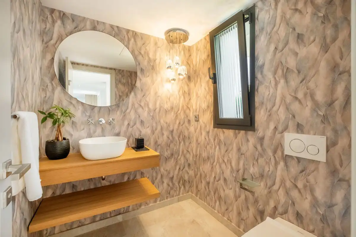 Baño de Casa o chalet en venta en Marbella con Aire acondicionado, Jardín privado y Terraza