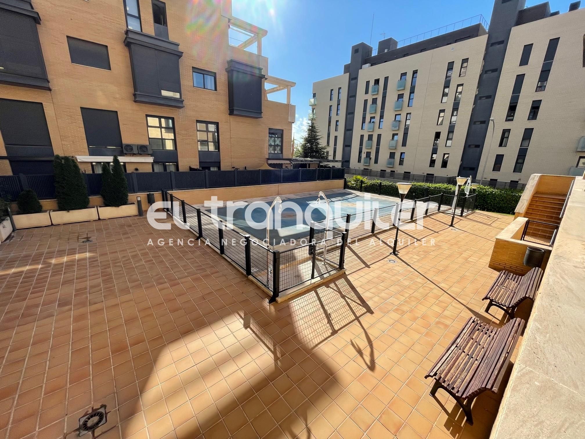 Terrassa de Estudi de lloguer en  Madrid Capital amb Aire condicionat, Jardí privat i Traster