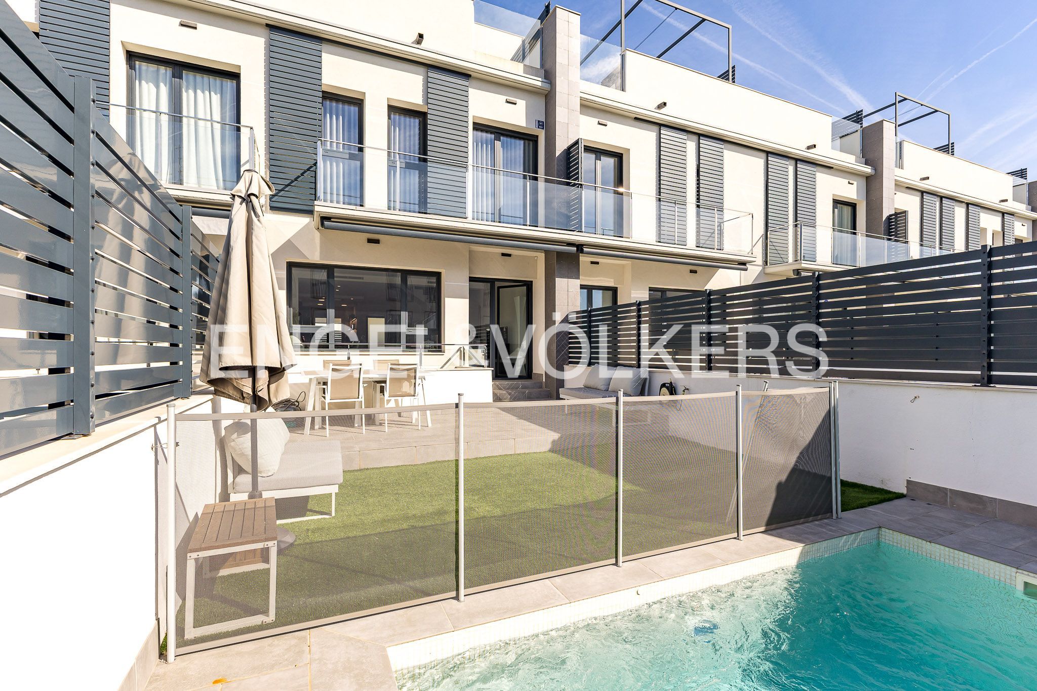 Vista exterior de Casa o xalet en venda en Sitges amb Aire condicionat, Calefacció i Jardí privat