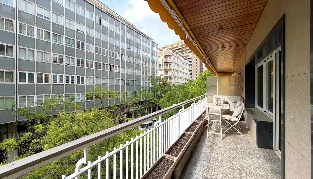 Vista exterior de Piso en venta en Barcelona con Aire acondicionado, Calefacción y Terraza