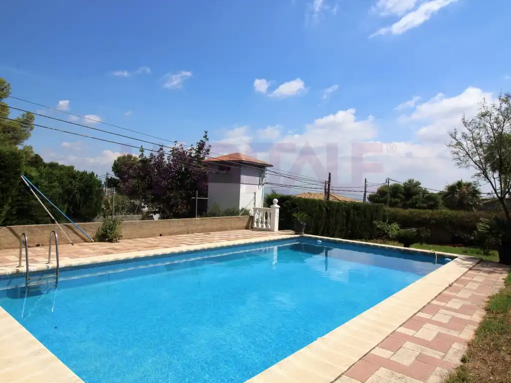 Piscina de Casa o chalet en venta en Chiva con Aire acondicionado, Calefacción y Amueblado