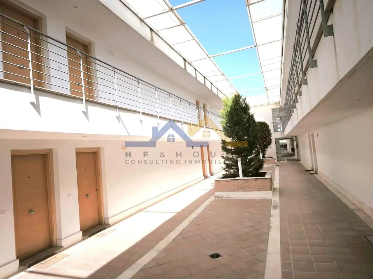 Außenansicht von Wohnung zum Verkauf in Ontígola mit Klimaanlage, Heizung und Privatgarten