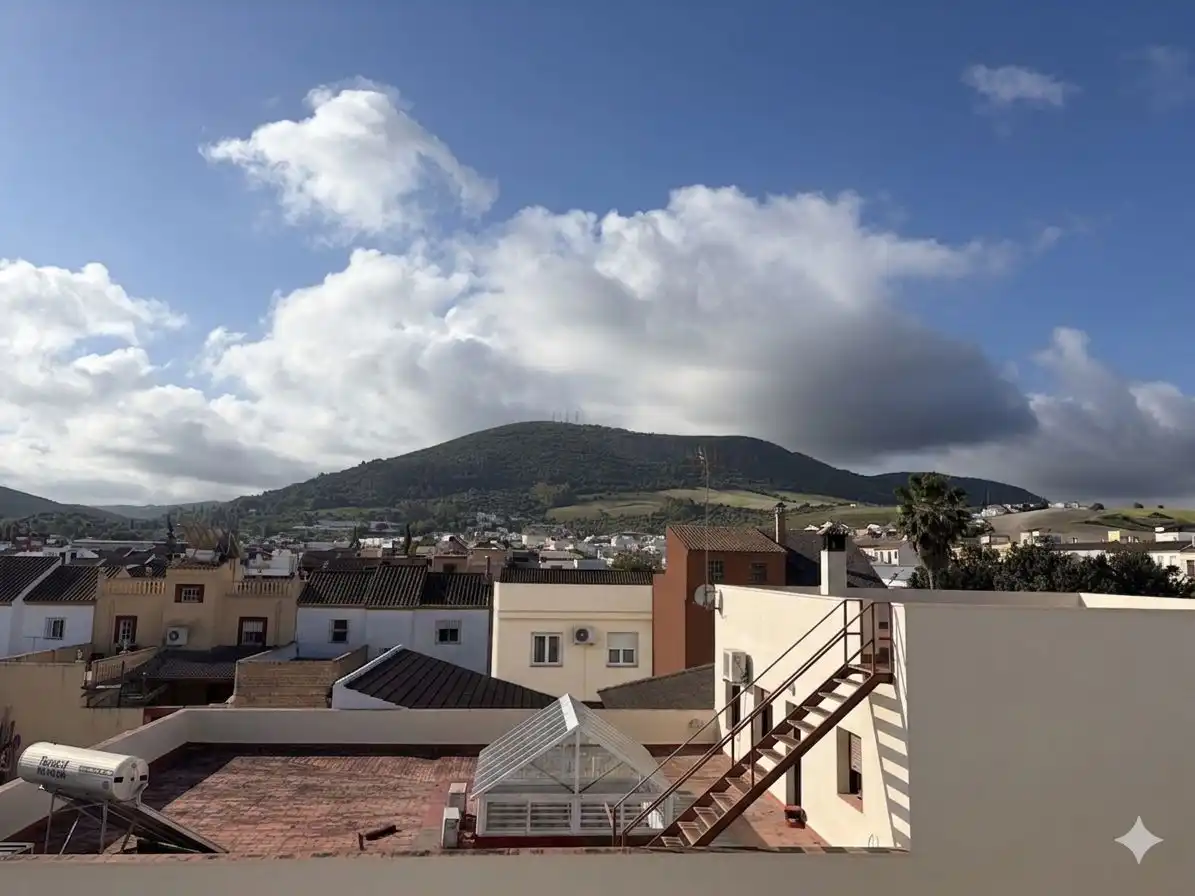 Vista exterior de Pis en venda en San José del Valle amb Calefacció