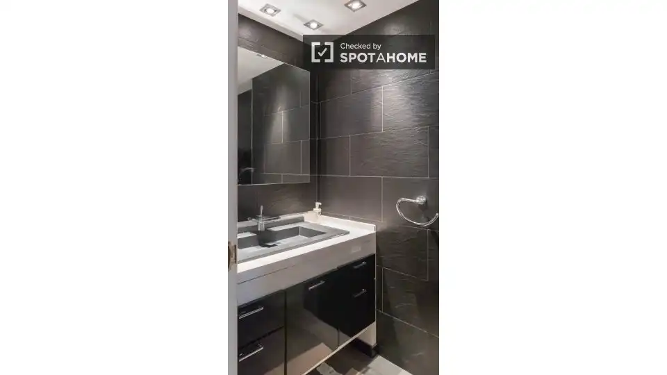 Baño de Piso de alquiler en Madrid con Aire acondicionado, Calefacción y Amueblado