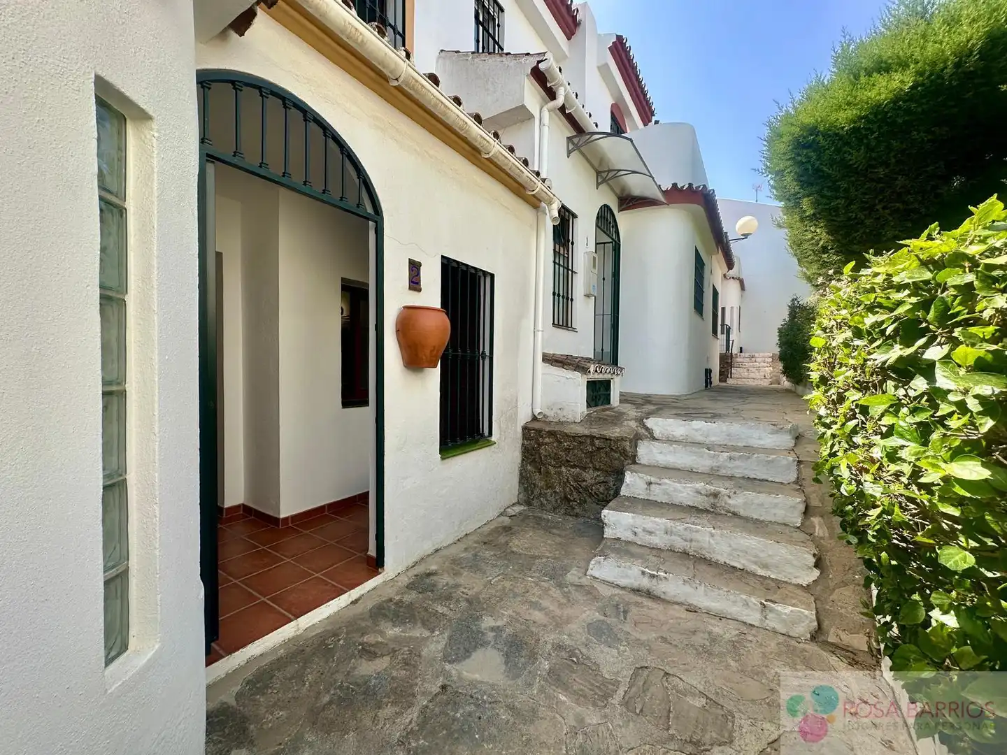 Vista exterior de Casa adosada de alquiler en Estepona con Terraza y Piscina comunitaria