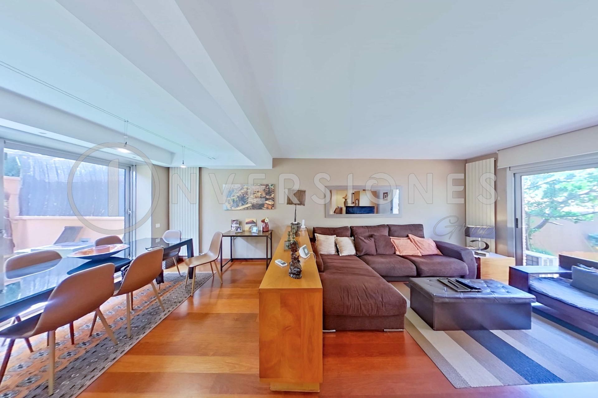 Living room of Single-family semi-detached for sale in Esplugues de Llobregat  with Parquet flooring and Terrace