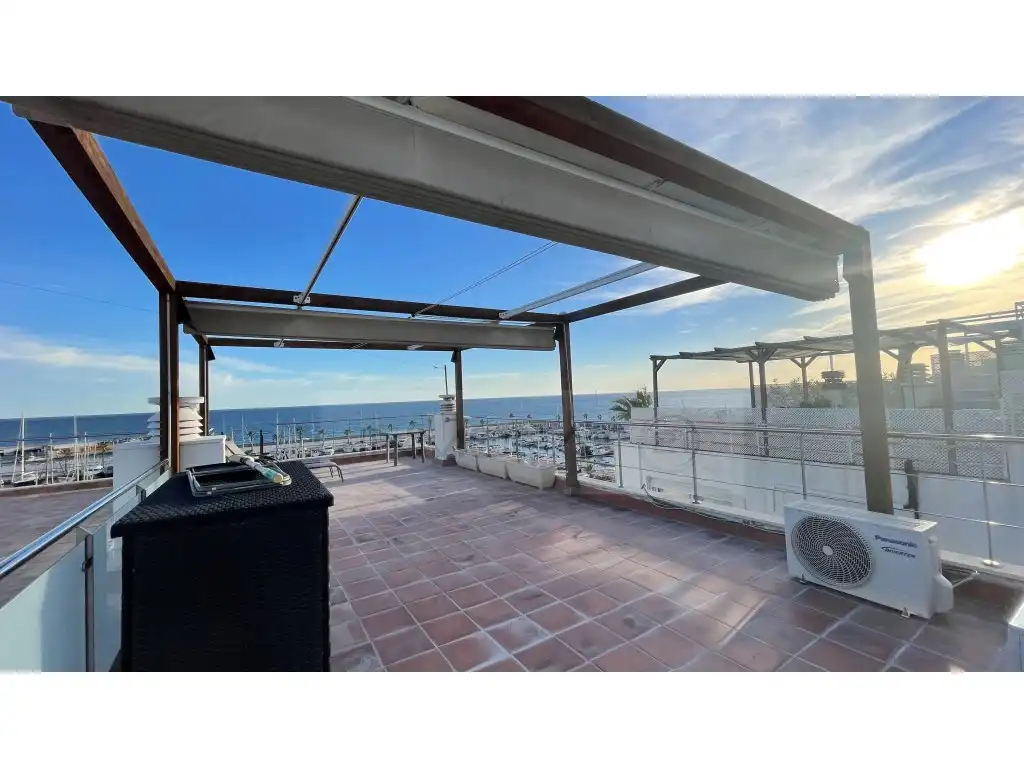 Terrasse von Einfamilien-Reihenhaus zum Verkauf in Sitges mit Heizung, Terrasse und Möbliert