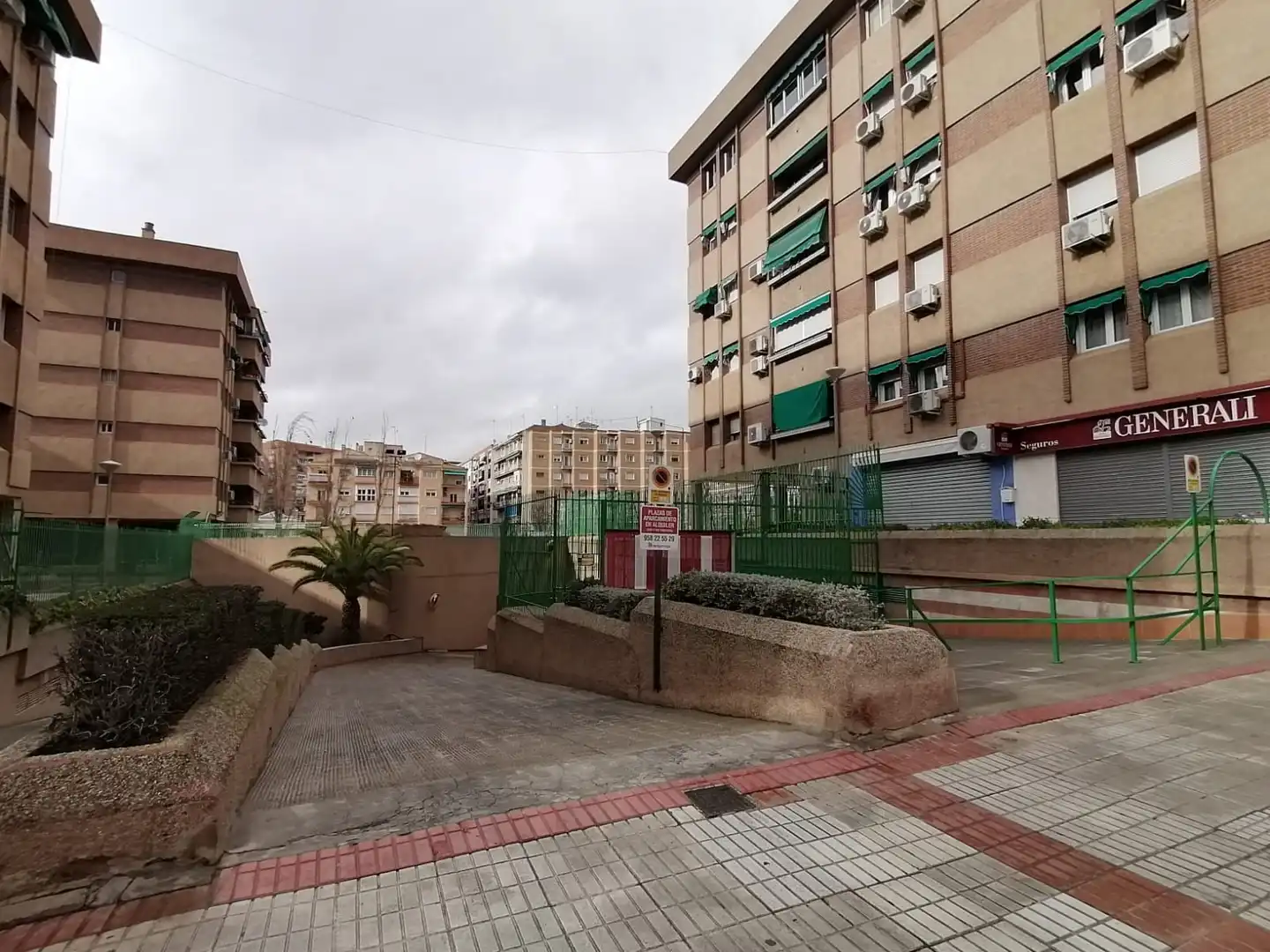 Vista exterior de Garaje de alquiler en Granada