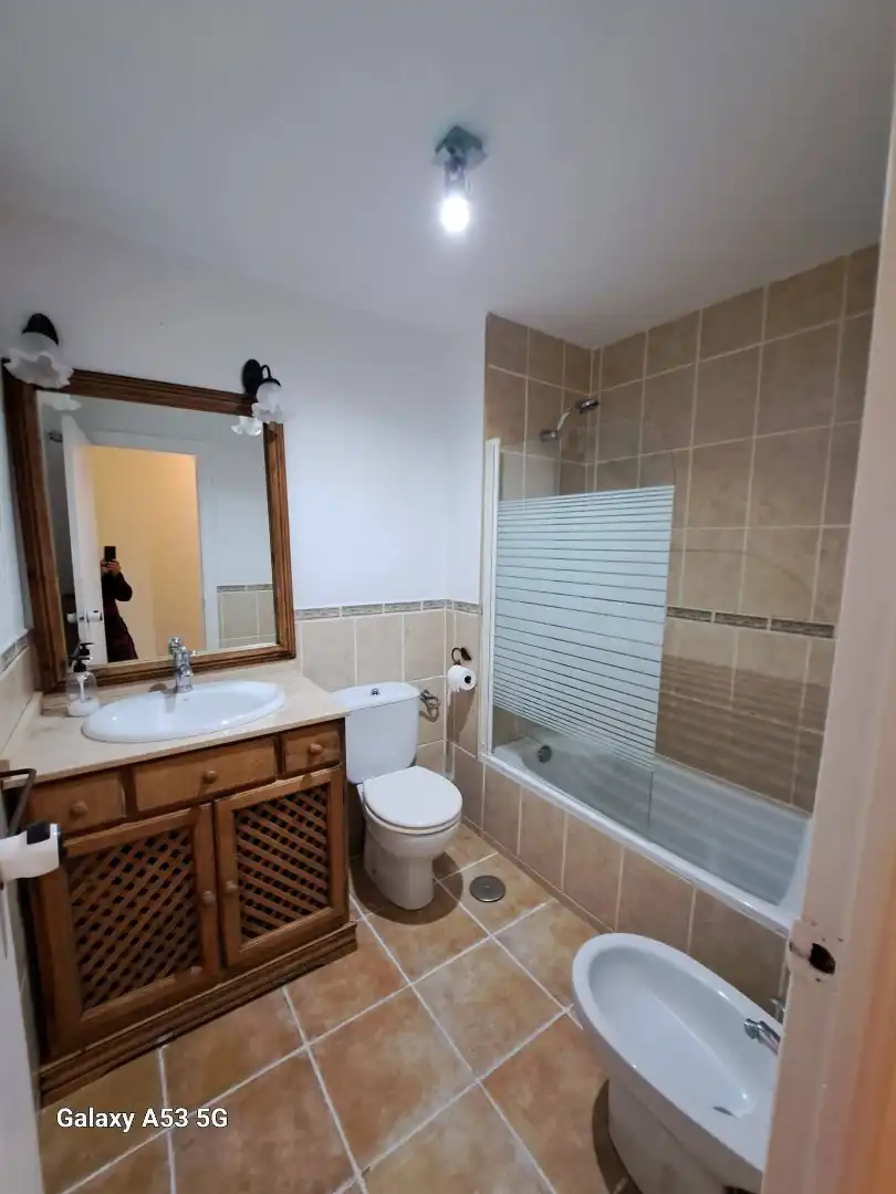 Bany de Pis en venda en Estepona amb Aire condicionat, Calefacció i Terrassa