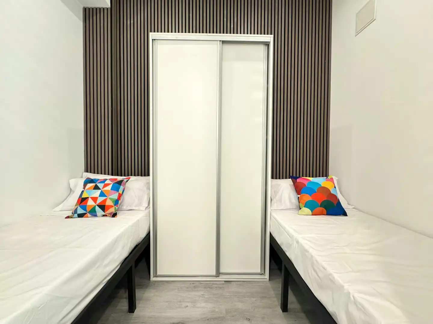 Schlafzimmer von Wohnung zur Miete in Valencia mit Klimaanlage, Heizung und Privatgarten