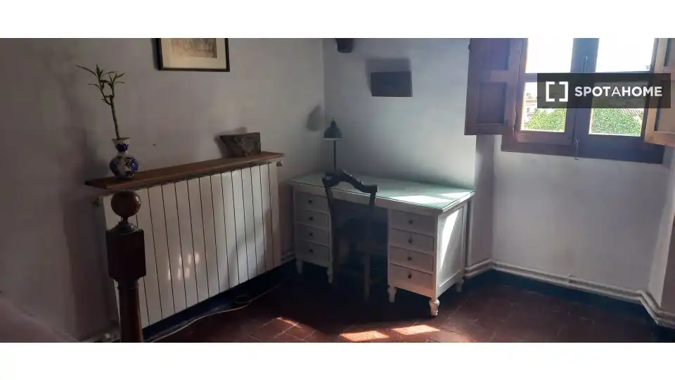 Bedroom of Flat for share in Teià  with Air Conditioner, Heating and Furnished
