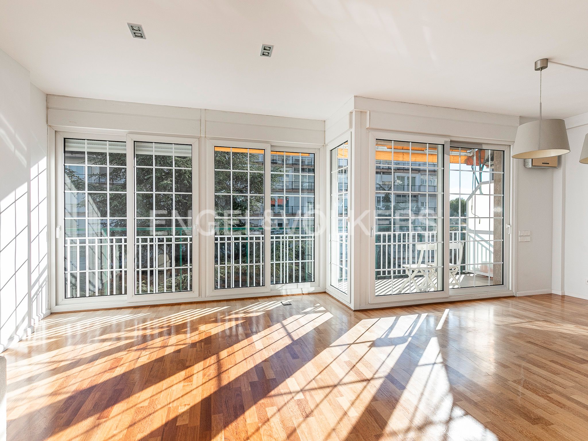 Living room of Apartment for sale in  Barcelona Capital  with Air Conditioner, Heating and Private garden