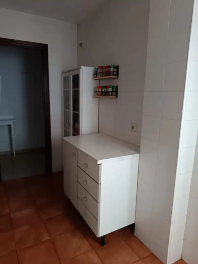 Küche von Erdgeschoss zum Verkauf in Puerto Real mit Klimaanlage und Terrasse