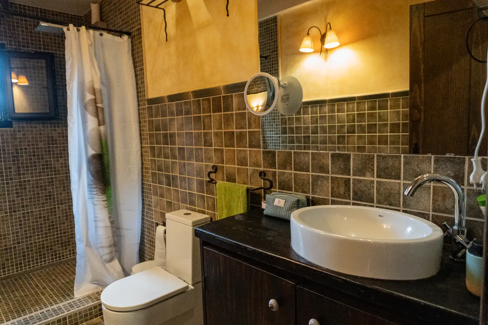 Badezimmer von Haus oder Chalet zur Miete in Vallgorguina mit Heizung, Privatgarten und Parkett