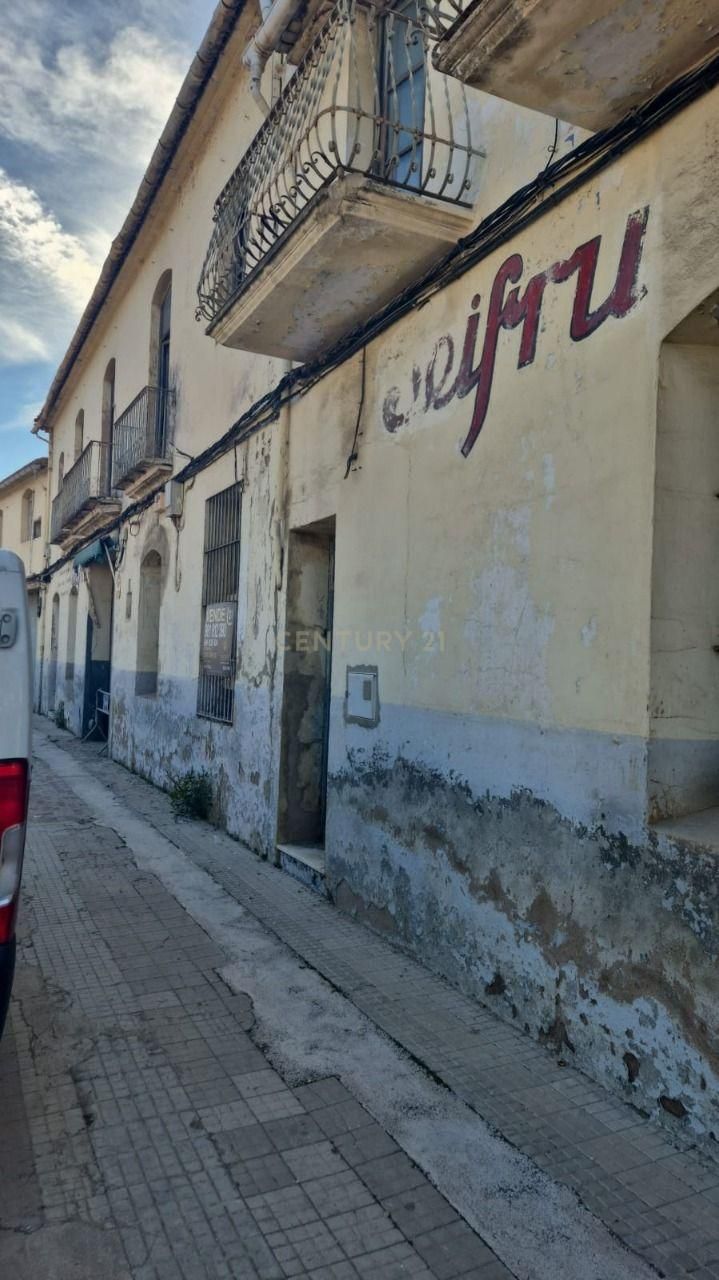 Vista exterior de Nau industrial en venda en Algemesí