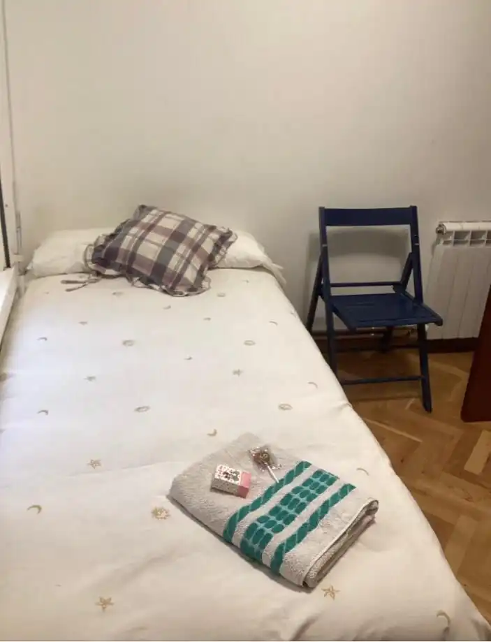 Habitación de Piso de alquiler en A Coruña Capital  con Calefacción y Amueblado