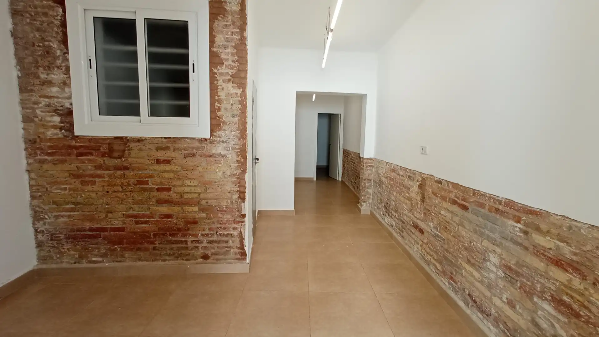Commercial properties for rent in Plaça de l'Alzina, Pubilla Cases