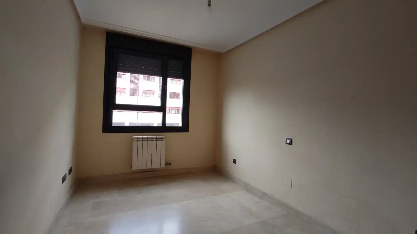 Schlafzimmer von Büro zur Miete in Villa de Prado