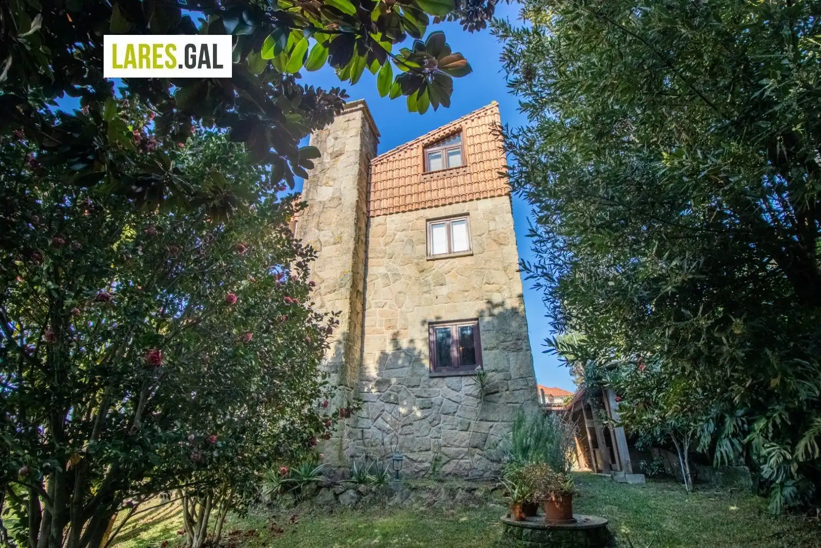 Vista exterior de Casa o xalet de lloguer en Moaña amb Calefacció, Terrassa i Moblat