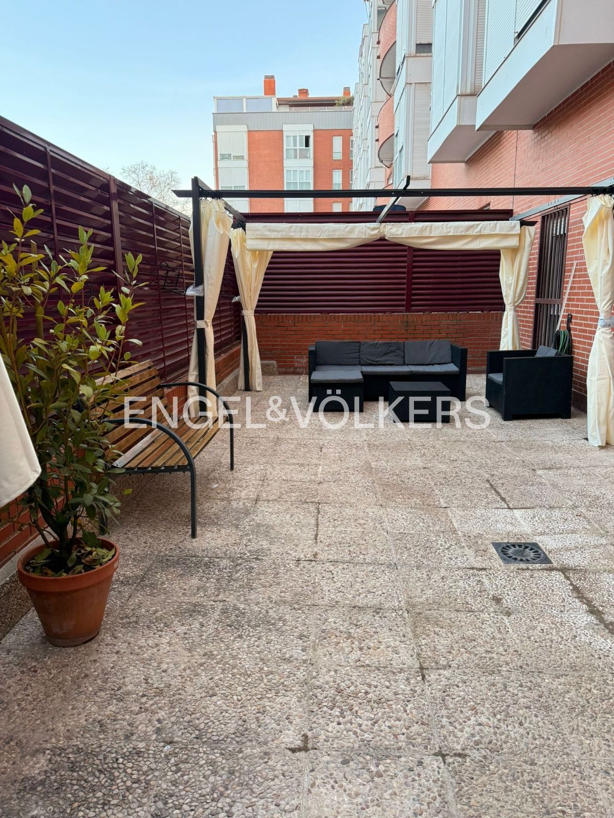 Terrassa de Pis de lloguer en  Madrid Capital amb Calefacció, Jardí privat i Parquet