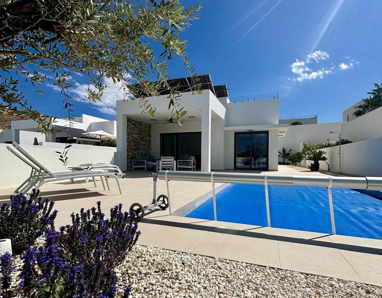 Vista exterior de Casa o xalet en venda en Benijófar amb Jardí privat, Terrassa i Piscina