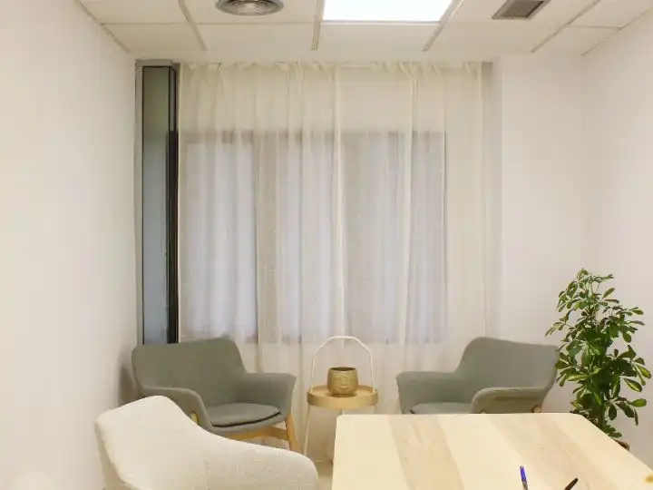 Habitación de Oficina de alquiler en Valencia con Aire acondicionado, Calefacción y Amueblado