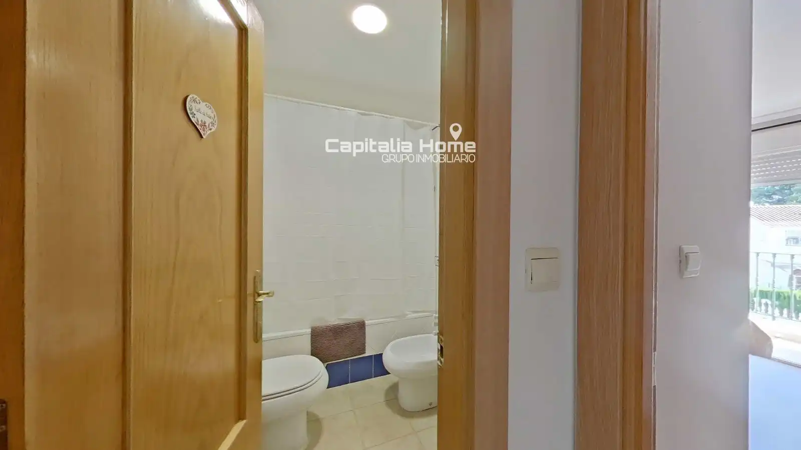 Badezimmer von Einfamilien-Reihenhaus zum Verkauf in Santa Pola mit Abstellraum, Schwimmbad und Möbliert