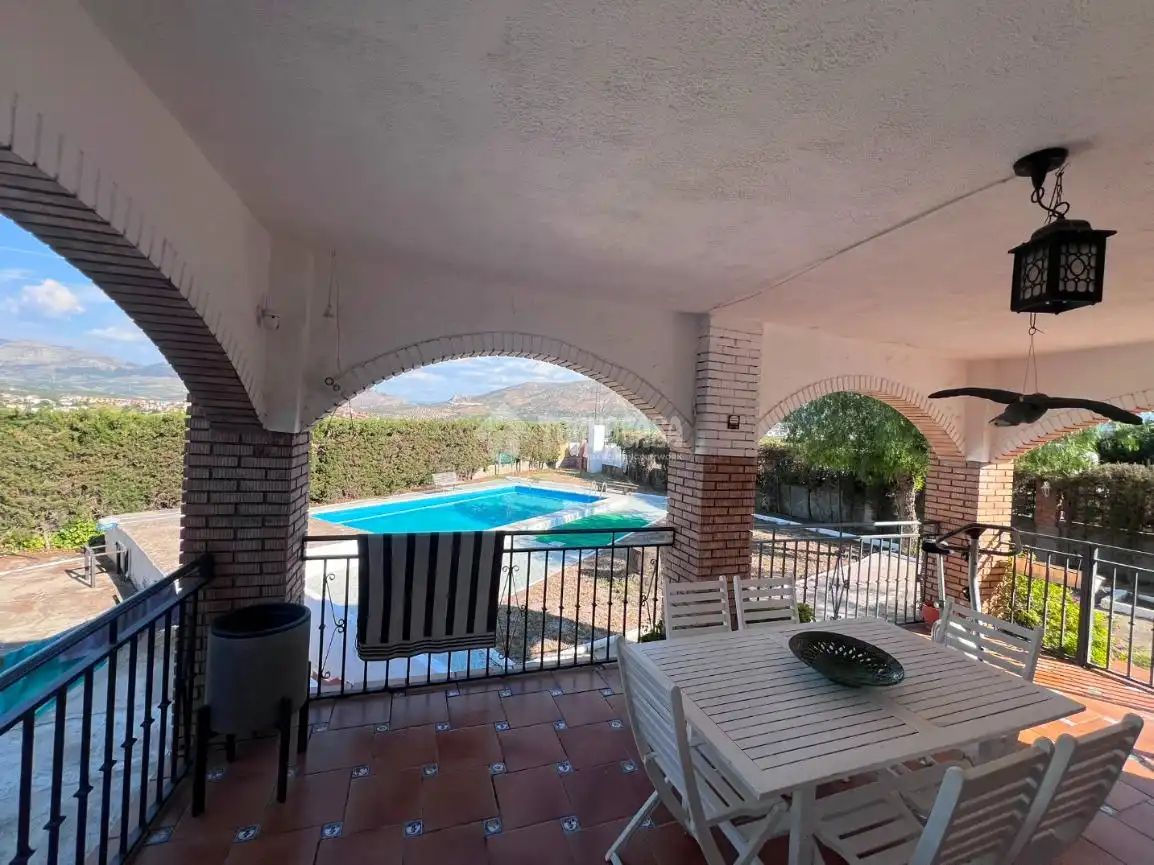 Jardí de Casa adosada en venda en Jaén amb Aire condicionat i Piscina
