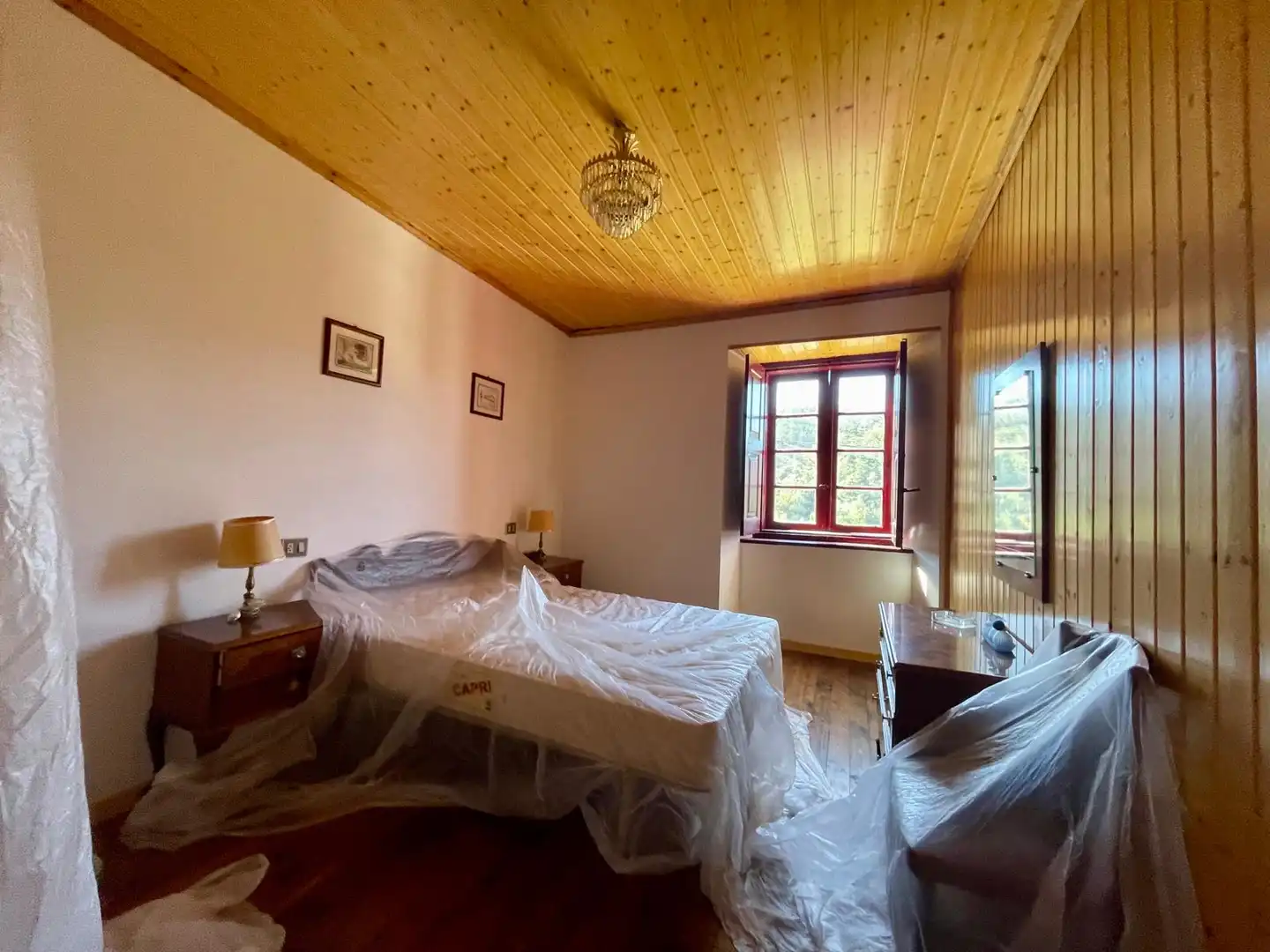Dormitori de Casa o xalet en venda en Cervantes amb Jardí privat, Parquet i Moblat